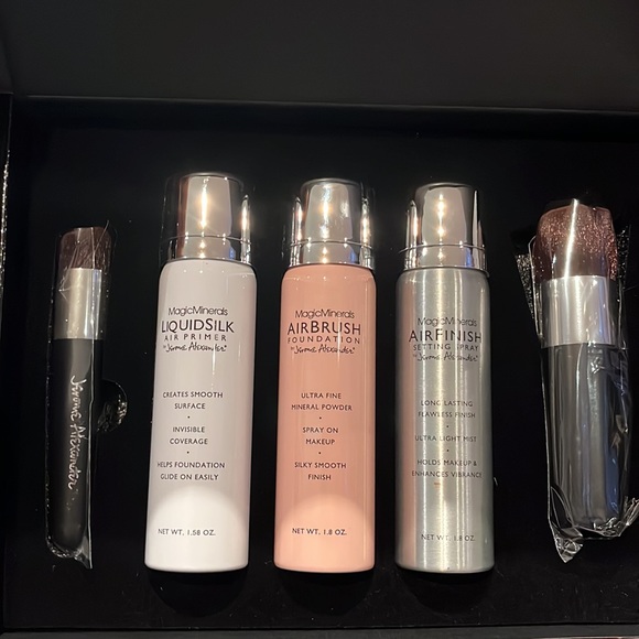 Magic minerals Airbrush foundation set by Jarome Alexander in warm medium - Picture 2 of 5